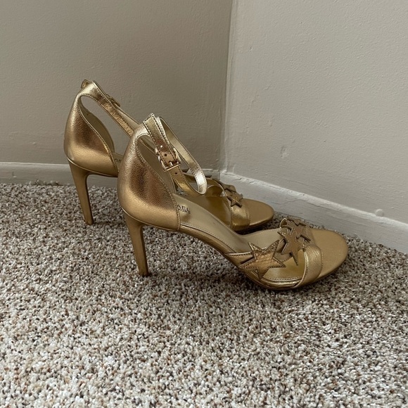 Michael Kors  Pale Gold Star Applique metallic leather Heels Size 9 NWOT - Picture 8 of 10